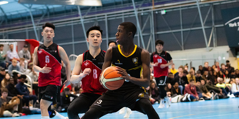 并通过传球 并通过传球